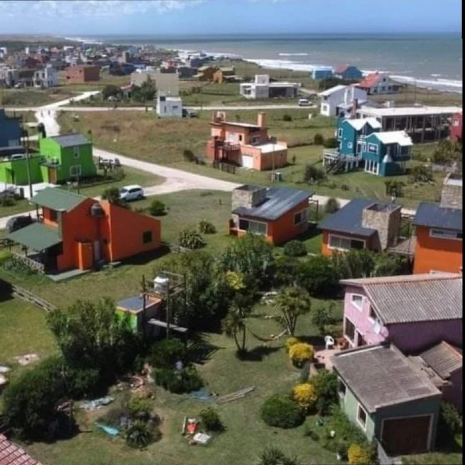 Venta Dos Cabanas en Amplio Terreno en Santa Clara del Mar