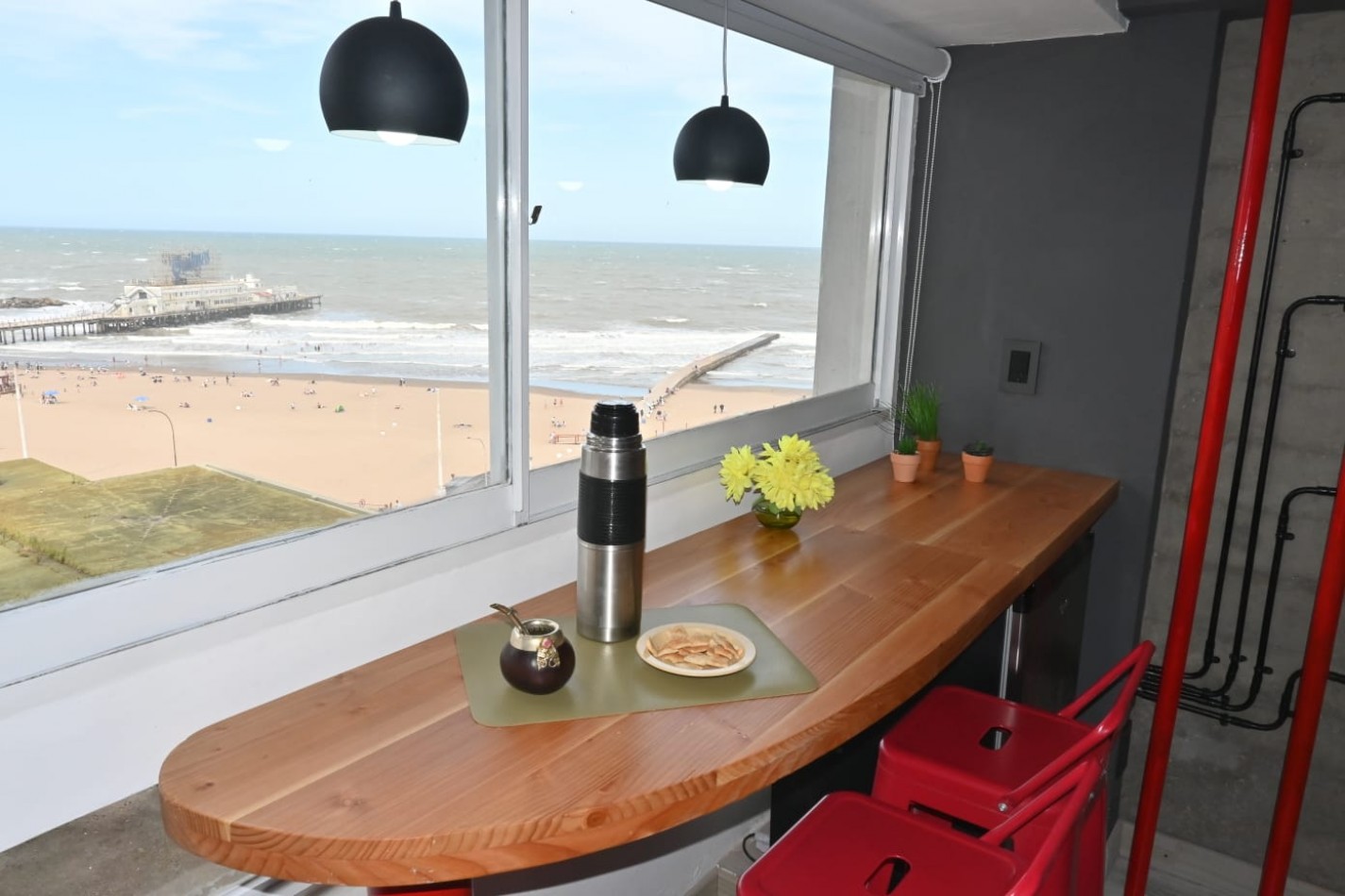 DEPARTAMENTO 1 AMBIENTE RECICLADO CON VISTA AL MAR EN EL CENTRO