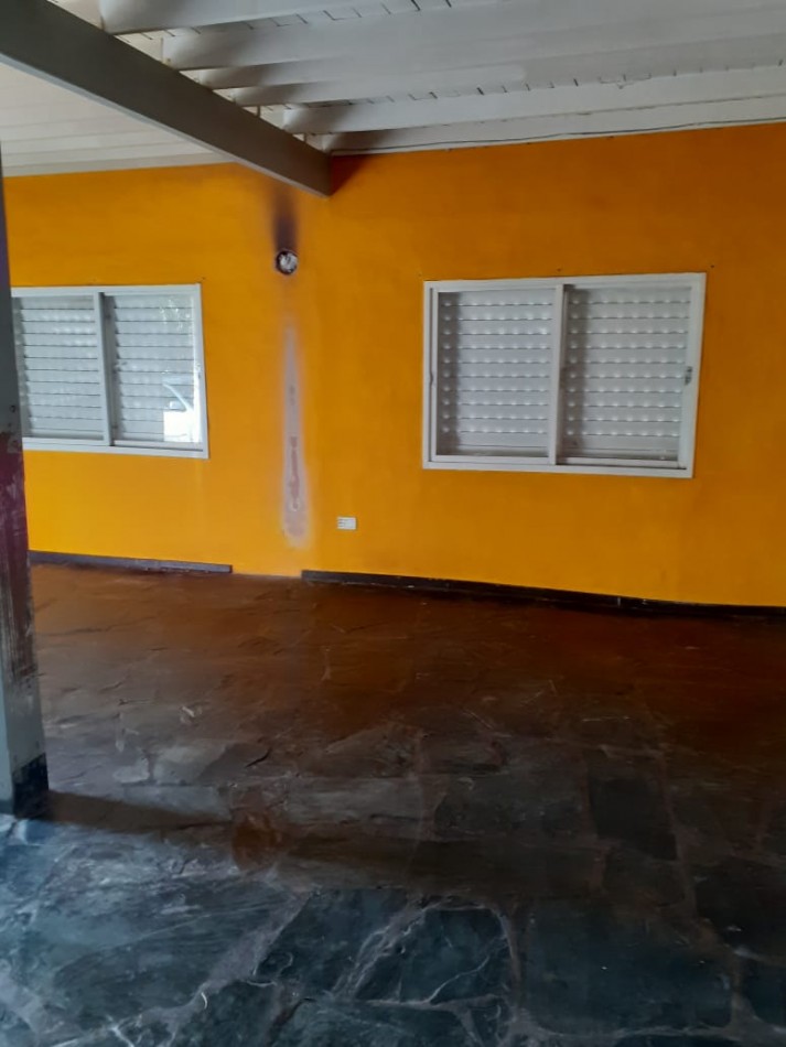 CASA 3 AMBIENTES EN AMPLIO LOTE EN SAN LUIS VENDE O PERMUTA POR PROPIEDAD EN LA COSTA