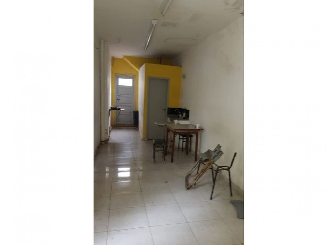 LOCAL DE 200 m2 APROXIMADAMENTE EN AVENIDA LIBERTAD Y AV. JARA