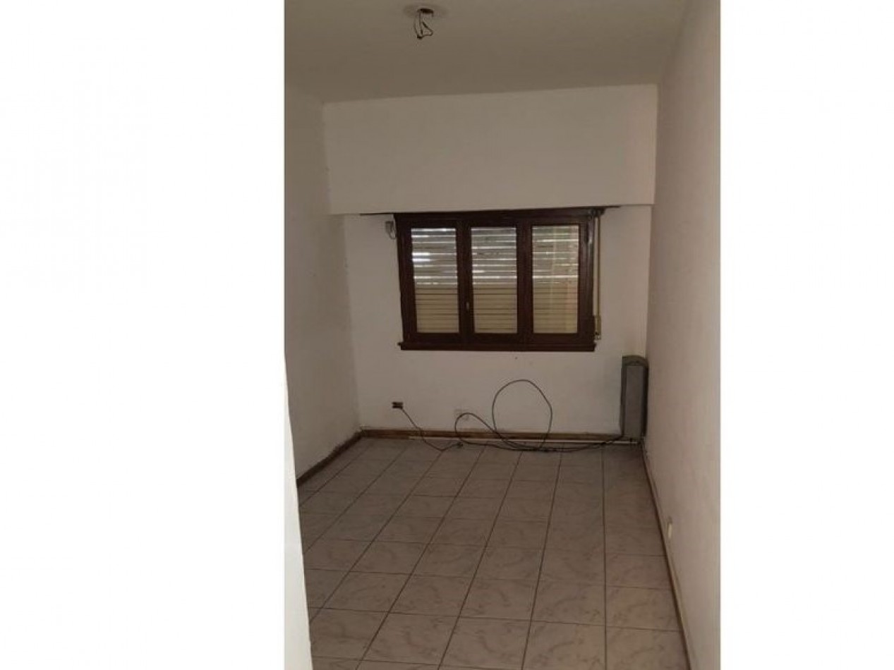 LOCAL DE 200 m2 APROXIMADAMENTE EN AVENIDA LIBERTAD Y AV. JARA