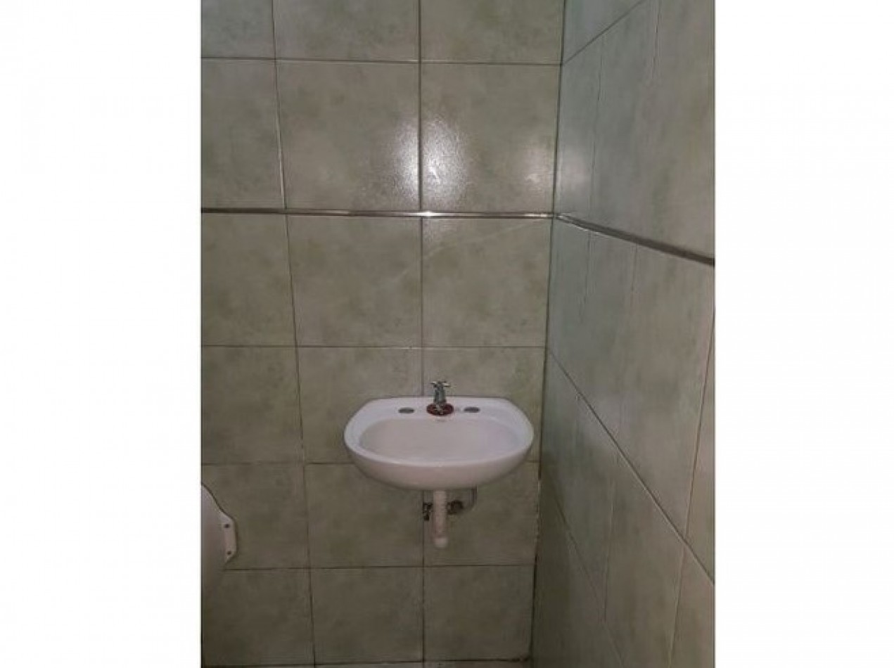 LOCAL DE 200 m2 APROXIMADAMENTE EN AVENIDA LIBERTAD Y AV. JARA