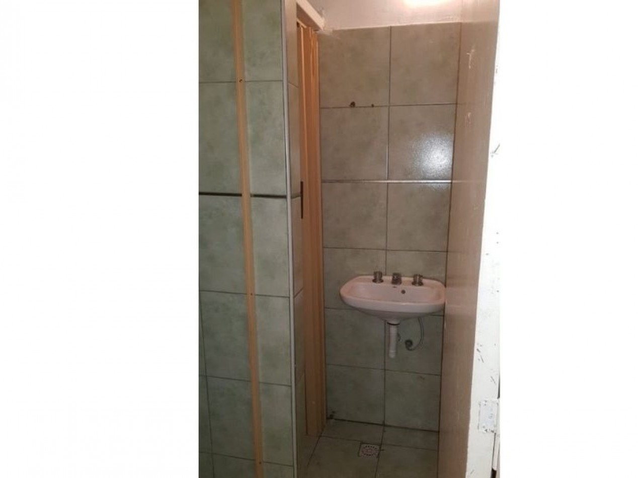 LOCAL DE 200 m2 APROXIMADAMENTE EN AVENIDA LIBERTAD Y AV. JARA