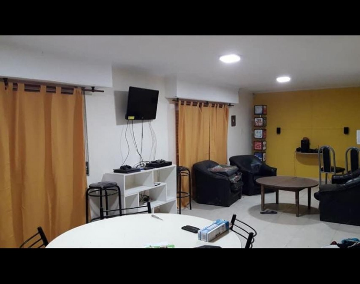 CASA 4 AMBIENTES CON AMPLIO PARQUE EN COLINA ALEGRE