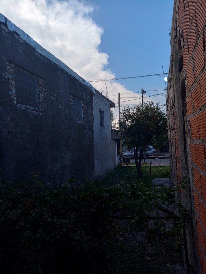 CASA A RECICLAR SOBRE AMPLIO TERRENO DE 400 M2 EN JOSE LEON SUAREZ