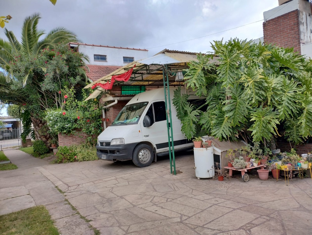 CHALET 4 AMBIENTES MAS LOCAL AL FRENTE