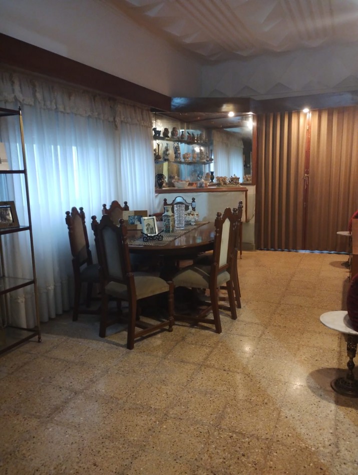 CHALET DE 4 AMBIENTES CON QUINCHO MAS DEPTO. DE 2 AMBIENTES EN CHAUVIN