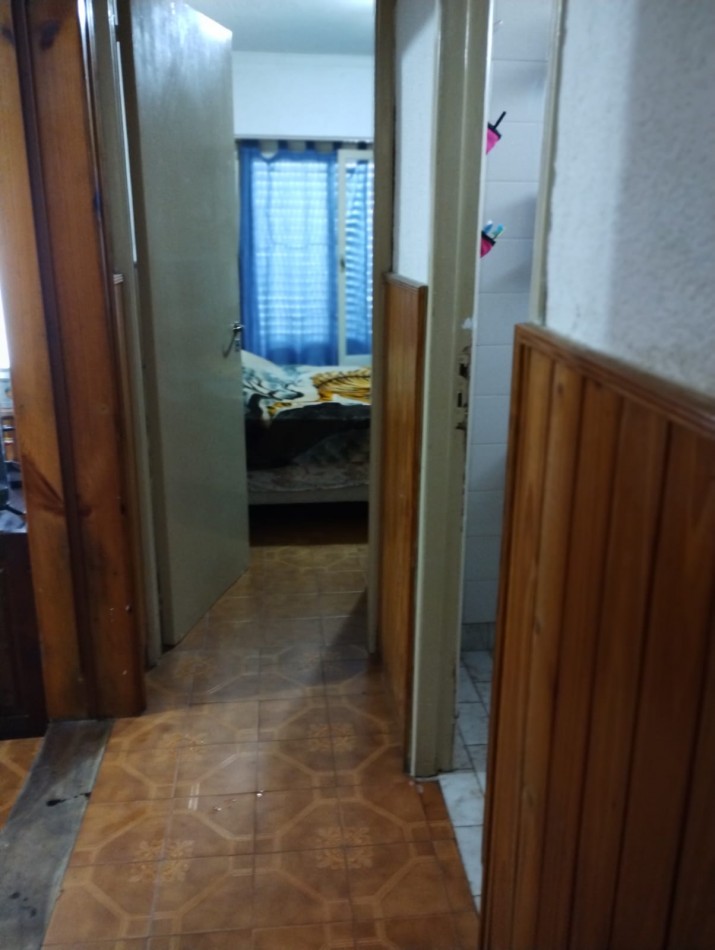 CASA DE 3 AMBIENTES CON GARAJE Y PATIO, MAS DESPARTAMENTO AL FONDO EN EL BARRIO CENTENARIO