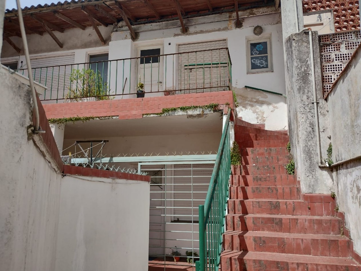 PH 2 AMBIENTES  POR PASILLO EN PRIMER PISO POR ESCALERA A RECICLAR