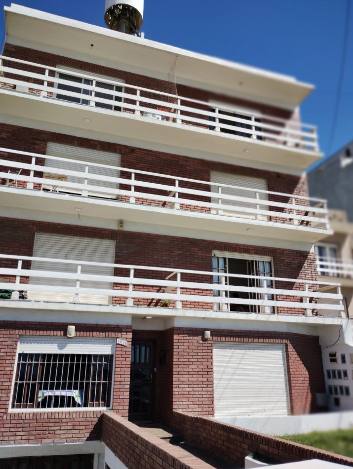 DEPARTAMENTO 2 AMB FRENTE AL MAR CON COCHERA Y BAULERA EN UN 3°ER.PISO POR ESCALERA EN CONSTITUCION