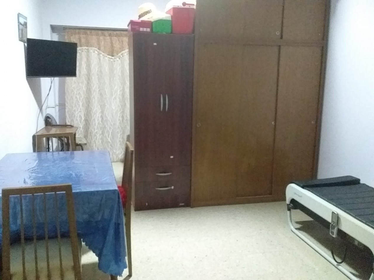 DEPARTAMENTO 2 AMBIENTES AL FRENTE CON VENTANAL A LA CALLE, A 100 MTS DE PLAZA COLON