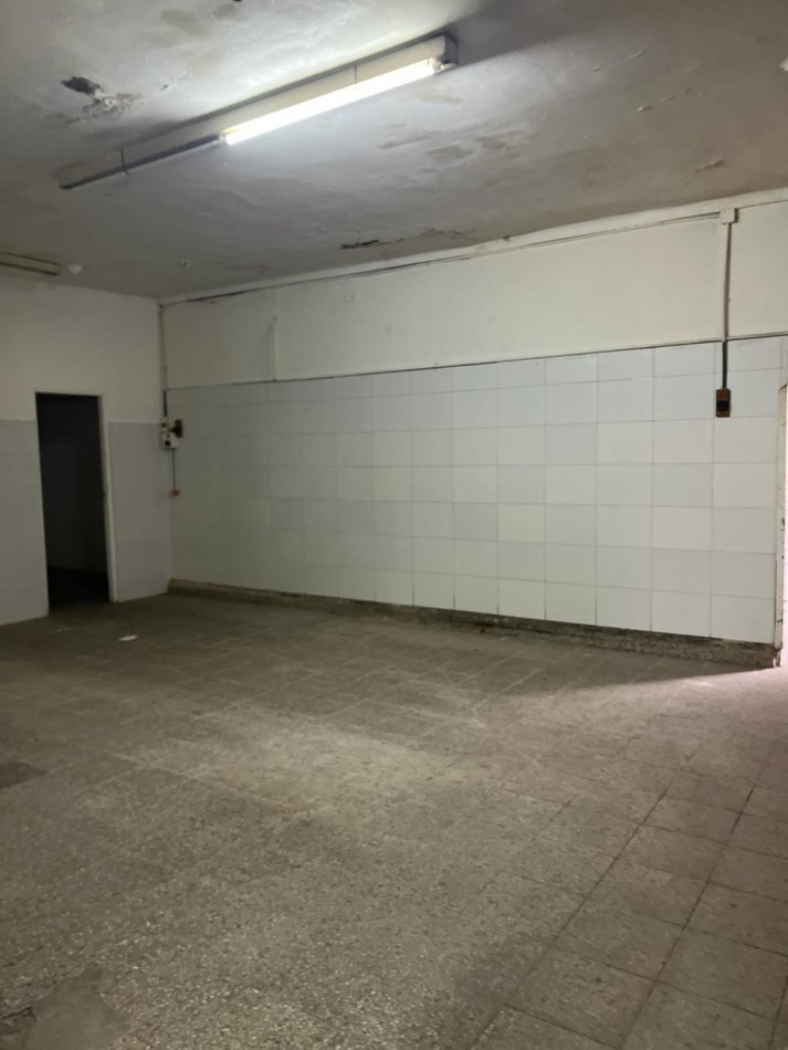 AMPLIO LOCAL COMERCIAL A RECICLAR DE 750M2 SOBRE AVENIDA JARA, IDEAL PARA EMPRENDIMIENTOS