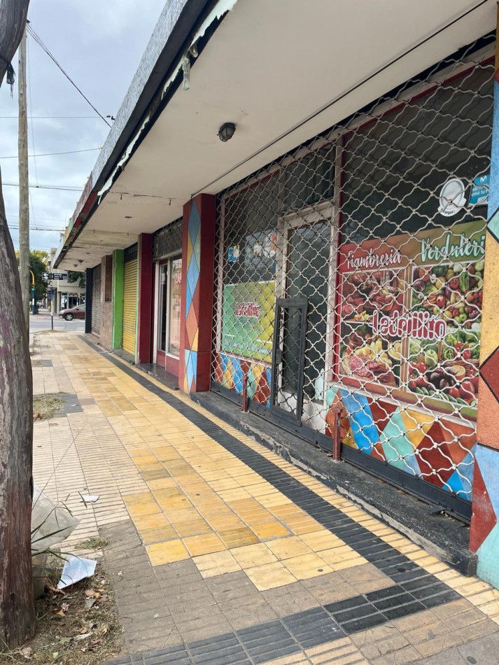 AMPLIO LOCAL COMERCIAL A RECICLAR DE 750M2 SOBRE AVENIDA JARA, IDEAL PARA EMPRENDIMIENTOS