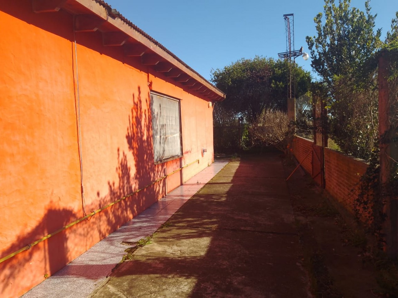 LOTE DE 2 HECTAREAS CON 2 GALPONES Y 3 CASAS EN LA GLORIA DE LA PELEGRINA