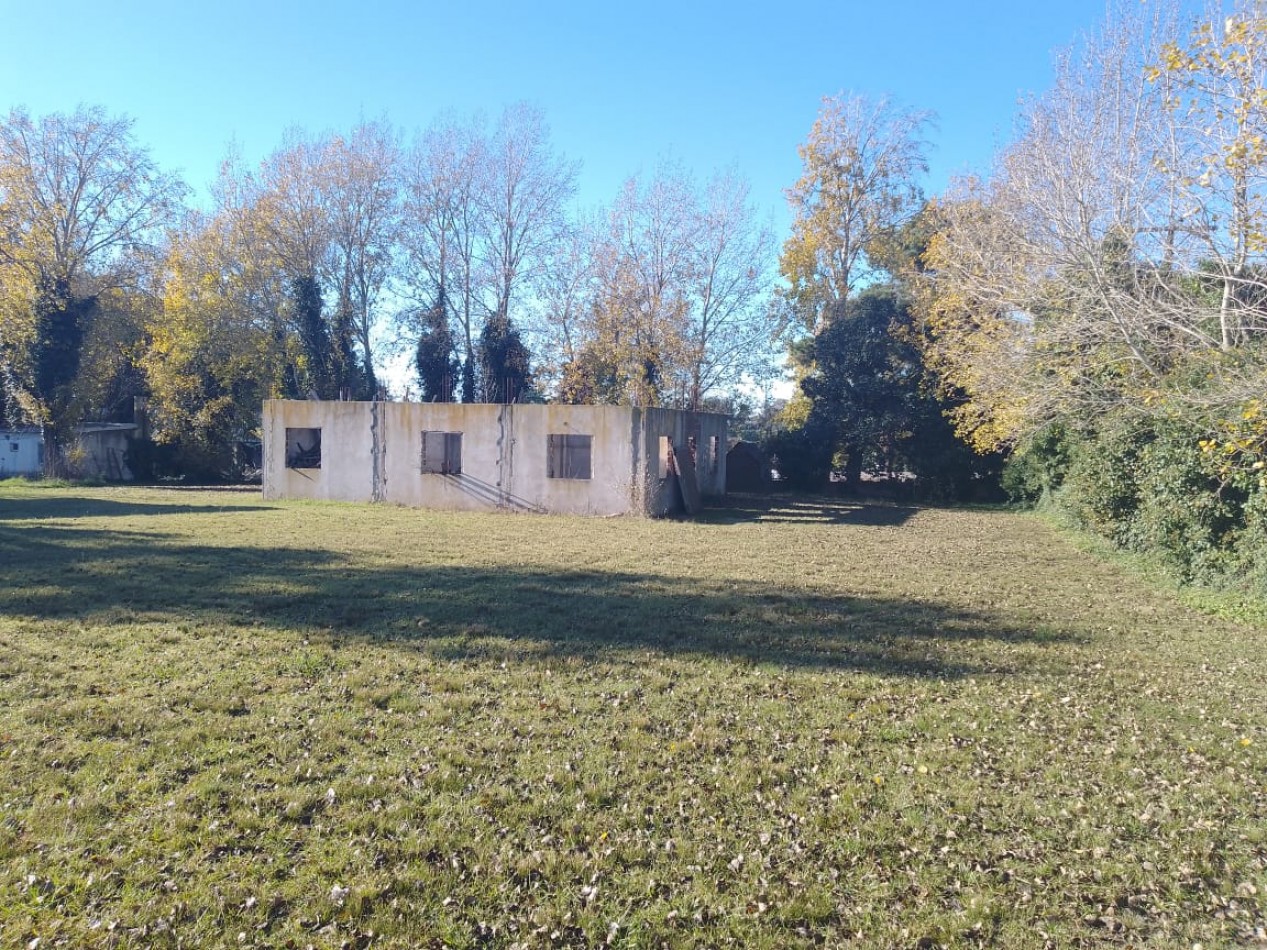 LOTE DE 2 HECTAREAS CON 2 GALPONES Y 3 CASAS EN LA GLORIA DE LA PELEGRINA