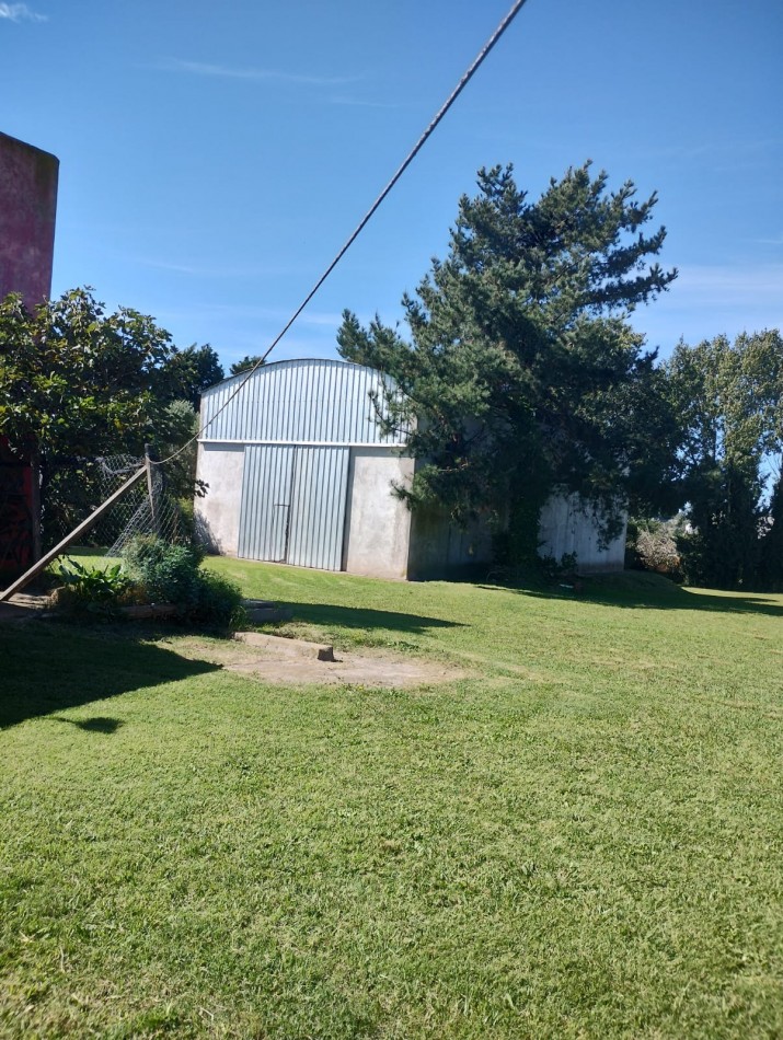 LOTE DE 2 HECTAREAS CON 2 GALPONES Y 3 CASAS EN LA GLORIA DE LA PELEGRINA