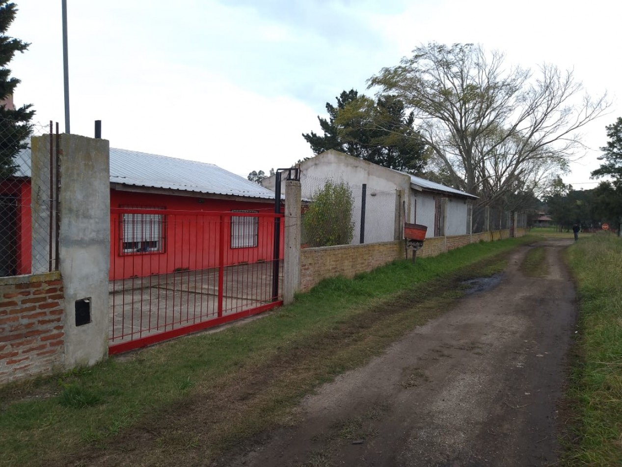 LOTE DE 2 HECTAREAS CON 2 GALPONES Y 3 CASAS EN LA GLORIA DE LA PELEGRINA