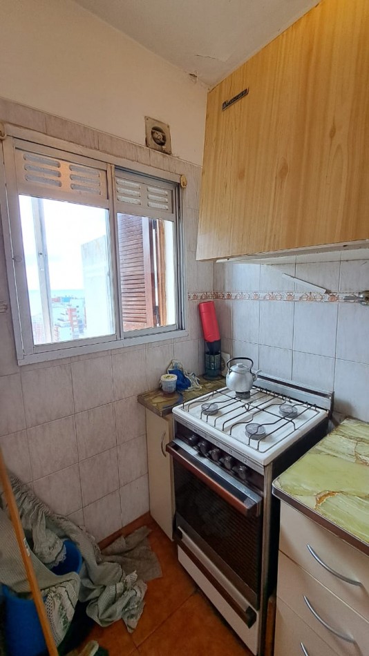 DEPARTAMENTO 2 AMBIENTES CON BALCON CORRIDO, VISTA PARCIAL AL MAR Y COCHERA EN ALDREY