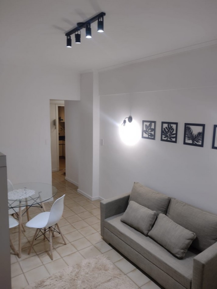 DEPARTAMENTO 2 AMBIENTES CON BALCON A LA CALLE Y VISTA LATERAL AL MAR EN ALDREY