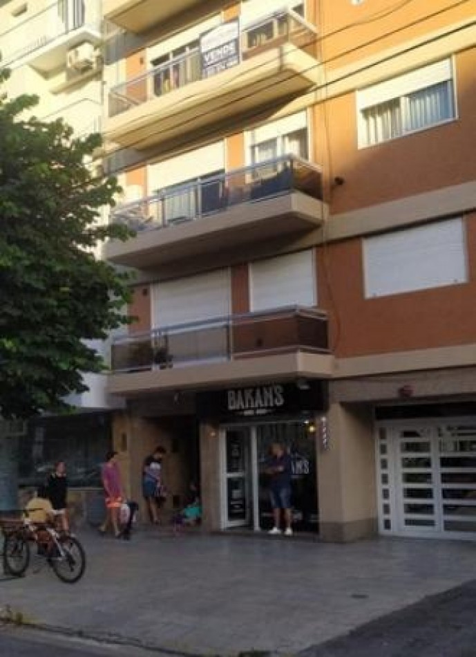 DEPARTAMENTO 4 AMBIENTES CON PATIO EN LA PERLA, A 3 CUADRAS DE LA PLAYA Y A UNA DE PLAZA ESPAÑA