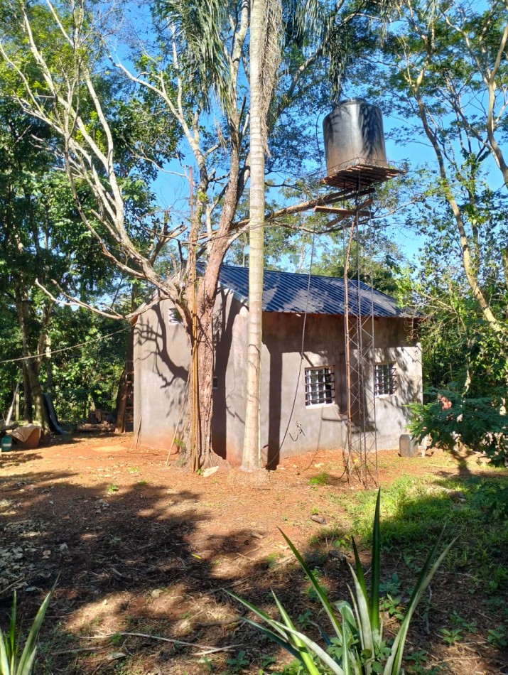 CASA TIPO DUPLEX DE 2 AMBIENTES SOBRE LOTE DE 1000M2 EN PUERTO IGUAZU, VENDE O PERMUTA