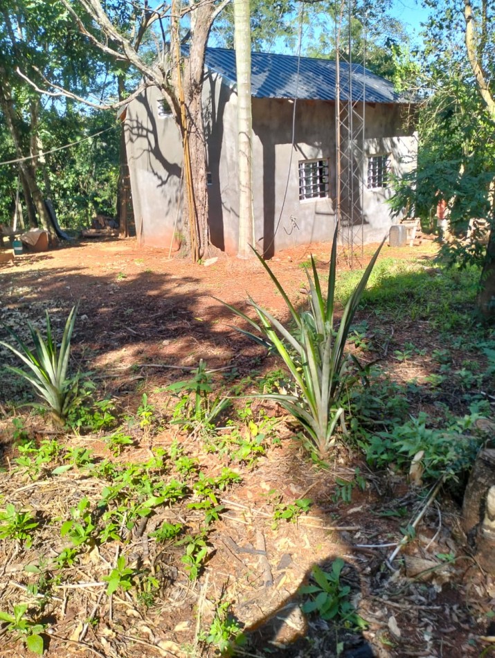 CASA TIPO DUPLEX DE 2 AMBIENTES SOBRE LOTE DE 1000M2 EN PUERTO IGUAZU, VENDE O PERMUTA