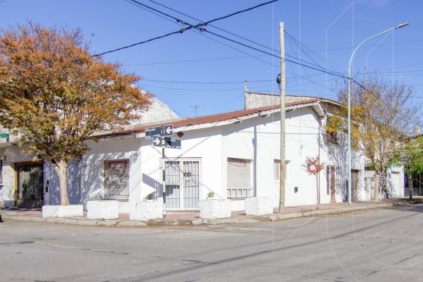 CASA CON COCHERA MAS LOCAL Y DEPARTAMENTO EN DON BOSCO, VENDE,PERMUTA Y FINANCIA