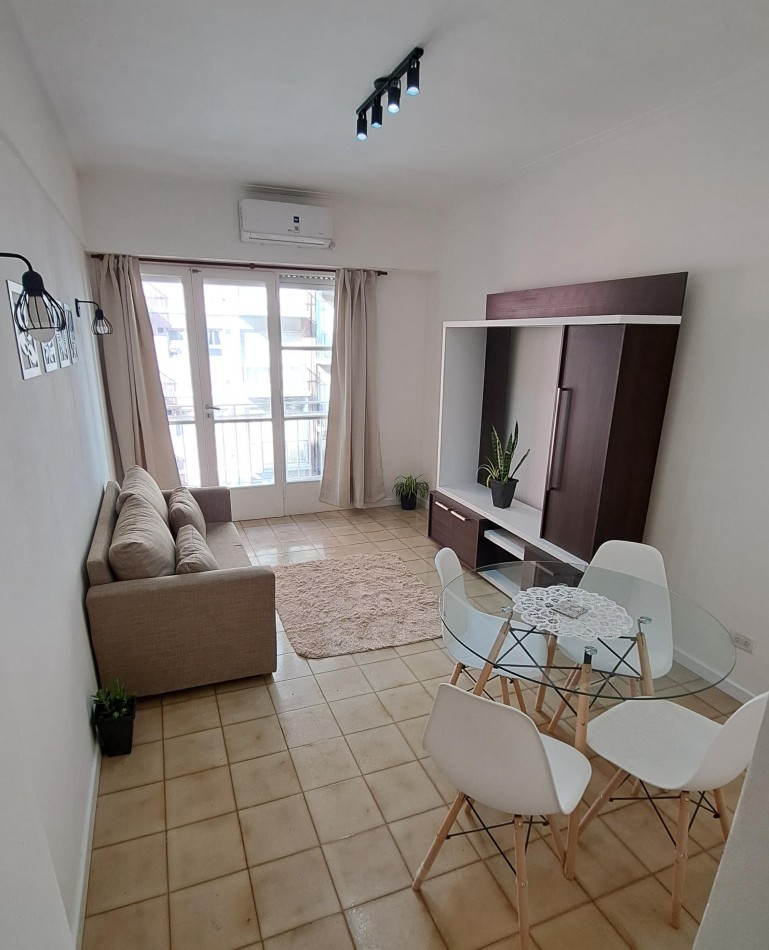 DEPARTAMENTO 2 AMBIENTES CON BALCON A LA CALLE Y VISTA LATERAL AL MAR EN ALDREY