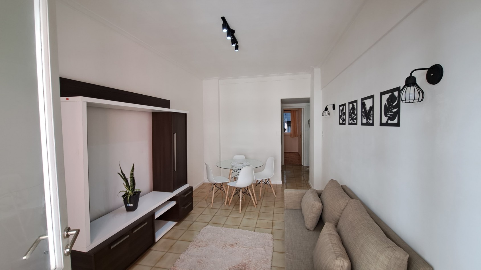 DEPARTAMENTO 2 AMBIENTES CON BALCON A LA CALLE Y VISTA LATERAL AL MAR EN ALDREY