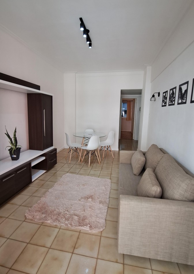 DEPARTAMENTO 2 AMBIENTES CON BALCON A LA CALLE Y VISTA LATERAL AL MAR EN ALDREY