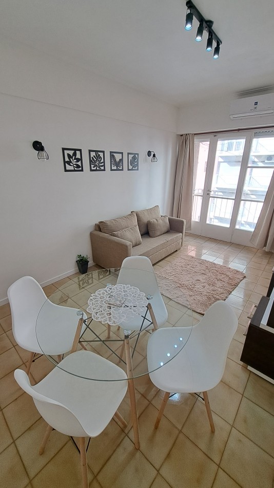 DEPARTAMENTO 2 AMBIENTES CON BALCON A LA CALLE Y VISTA LATERAL AL MAR EN ALDREY