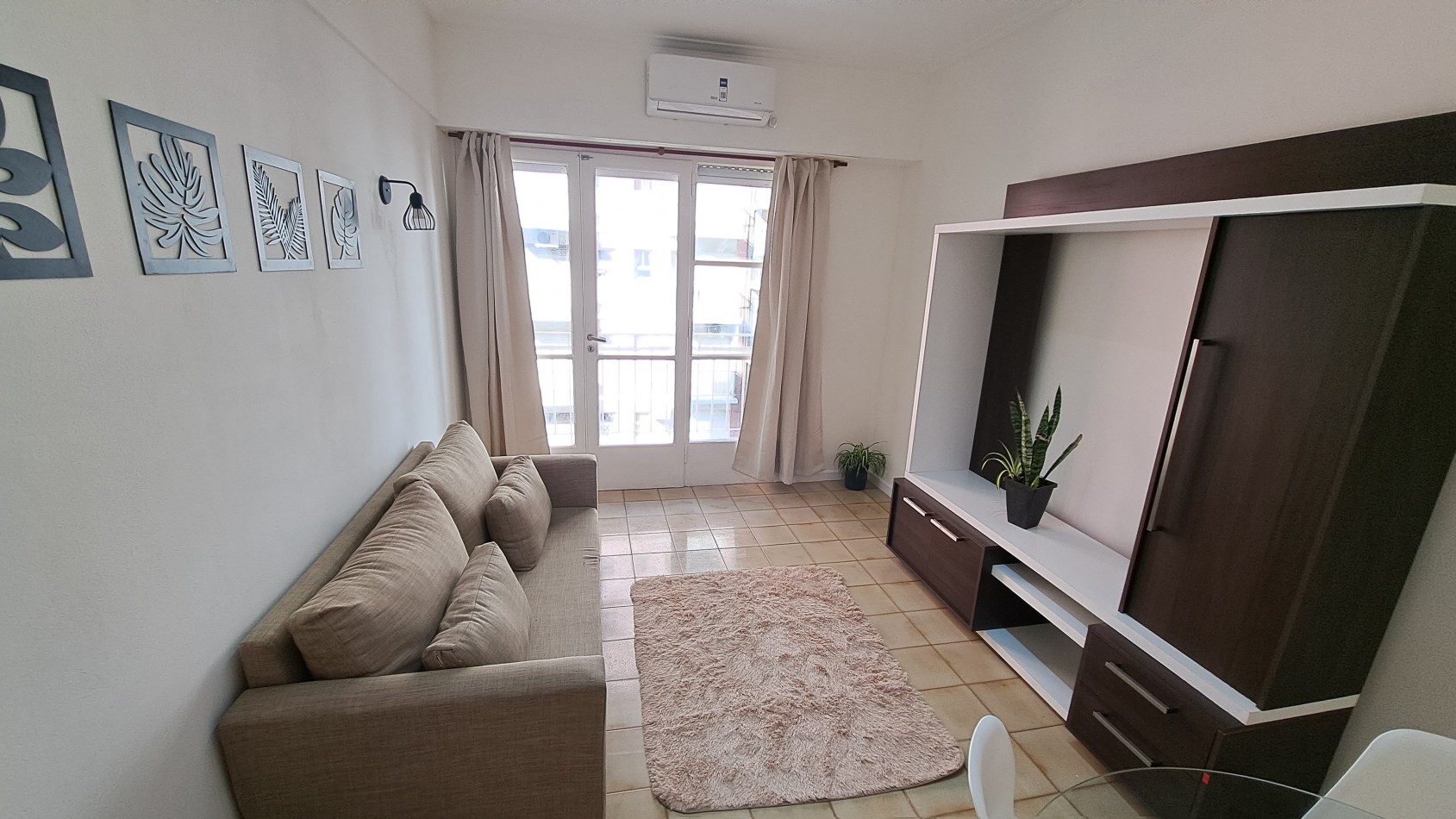 DEPARTAMENTO 2 AMBIENTES CON BALCON A LA CALLE Y VISTA LATERAL AL MAR EN ALDREY