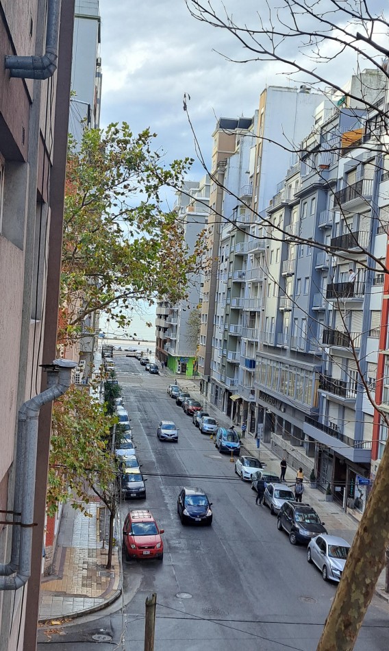 DEPARTAMENTO 2 AMBIENTES CON BALCON A LA CALLE Y VISTA LATERAL AL MAR EN ALDREY