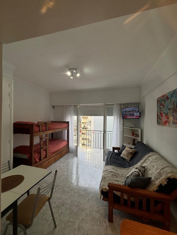 DEPARTAMENTO 1 AMBIENTE AMPLIO AL LATERAL CON BALCON, PARA 3 PERSONAS EN ALDREY, SE ALQUILA POR DIA O TEMPORADA