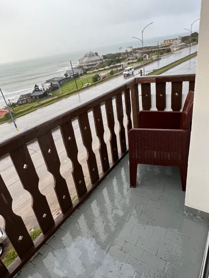 DEPARTAMENTO CON VISTA PLENA AL MAR EN SEGUNDO PISO POR ESCALERA EN PLAYA WAIKIKI, PUNTA MOGOTES