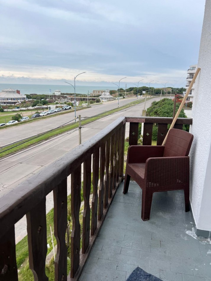 DEPARTAMENTO CON VISTA PLENA AL MAR EN SEGUNDO PISO POR ESCALERA EN PLAYA WAIKIKI, PUNTA MOGOTES