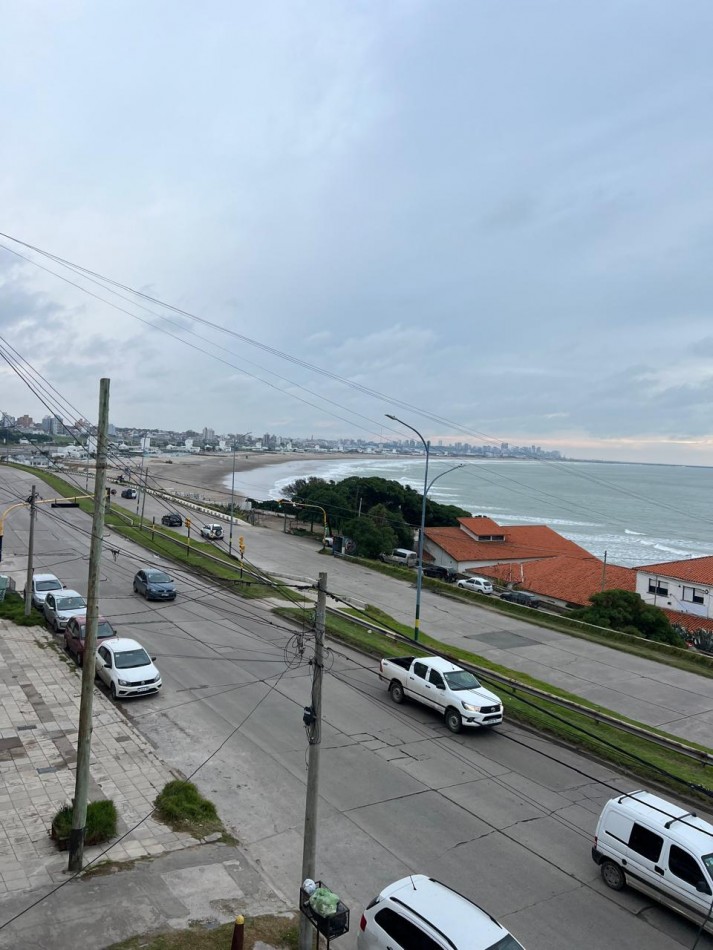 DEPARTAMENTO CON VISTA PLENA AL MAR EN SEGUNDO PISO POR ESCALERA EN PLAYA WAIKIKI, PUNTA MOGOTES