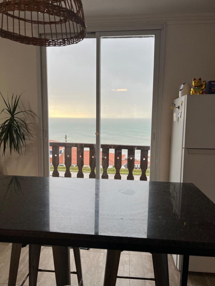 DEPARTAMENTO CON VISTA PLENA AL MAR EN SEGUNDO PISO POR ESCALERA EN PLAYA WAIKIKI, PUNTA MOGOTES