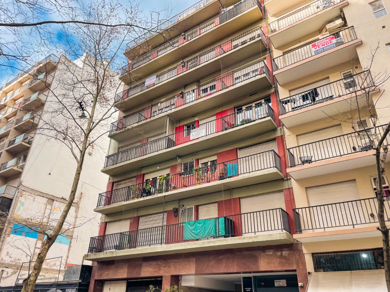 DEPARTAMENTO DE 1 AMBIENTE Y MEDIO CON BALCON A LA CALLE Y ESPACIO DE COCHERA EN EL PASEO ALDREY