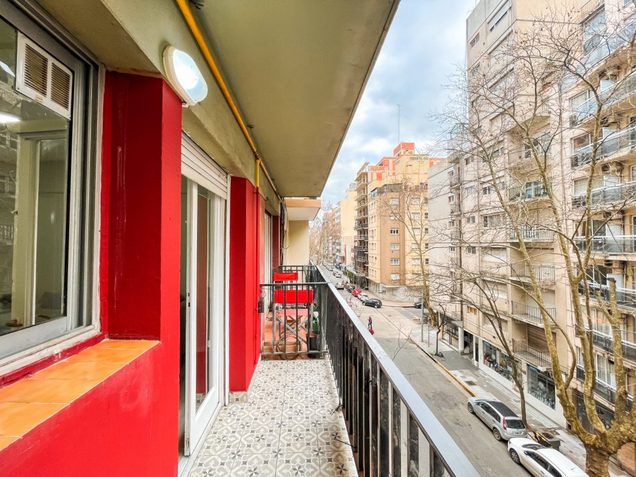 DEPARTAMENTO DE 1 AMBIENTE Y MEDIO CON BALCON A LA CALLE Y ESPACIO DE COCHERA EN EL PASEO ALDREY