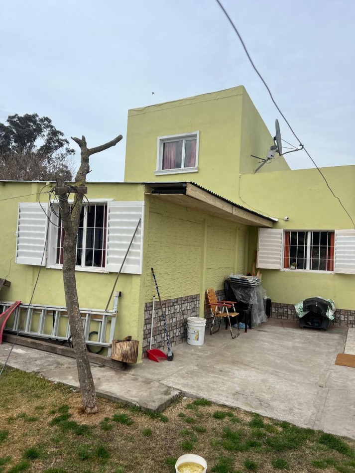 CASA DE 4 AMBIENTES CON COCHERA Y PARQUE EN PARQUE CAMET A 10 CUADRAS DE LA PLAYA