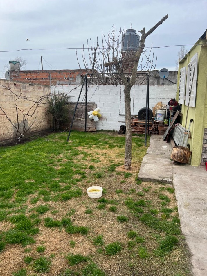 CASA DE 4 AMBIENTES CON COCHERA Y PARQUE EN PARQUE CAMET A 10 CUADRAS DE LA PLAYA