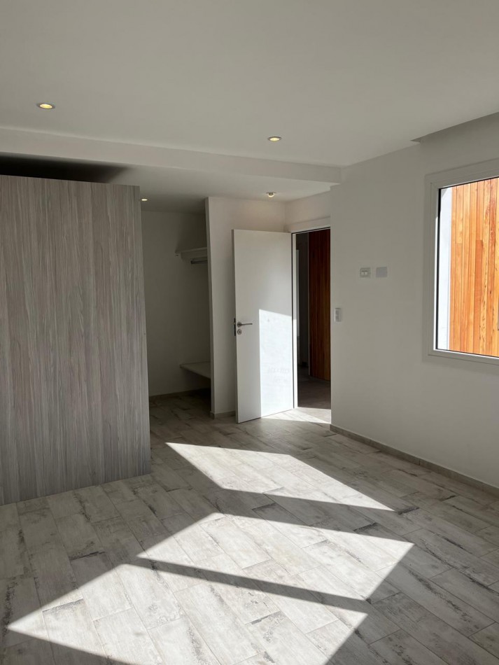 CASA 4 AMBIENTES DE 175 M2 APROX CON QUINCHO EN RUMENCO JOVEN VENDE Y PERMUTA