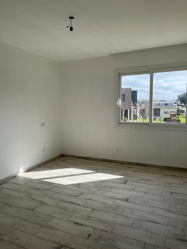 CASA 4 AMBIENTES DE 175 M2 APROX CON QUINCHO EN RUMENCO JOVEN VENDE Y PERMUTA