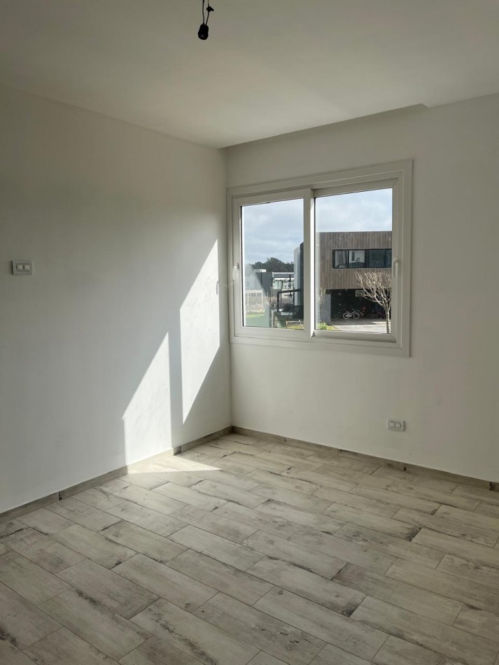 CASA 4 AMBIENTES DE 175 M2 APROX CON QUINCHO EN RUMENCO JOVEN VENDE Y PERMUTA