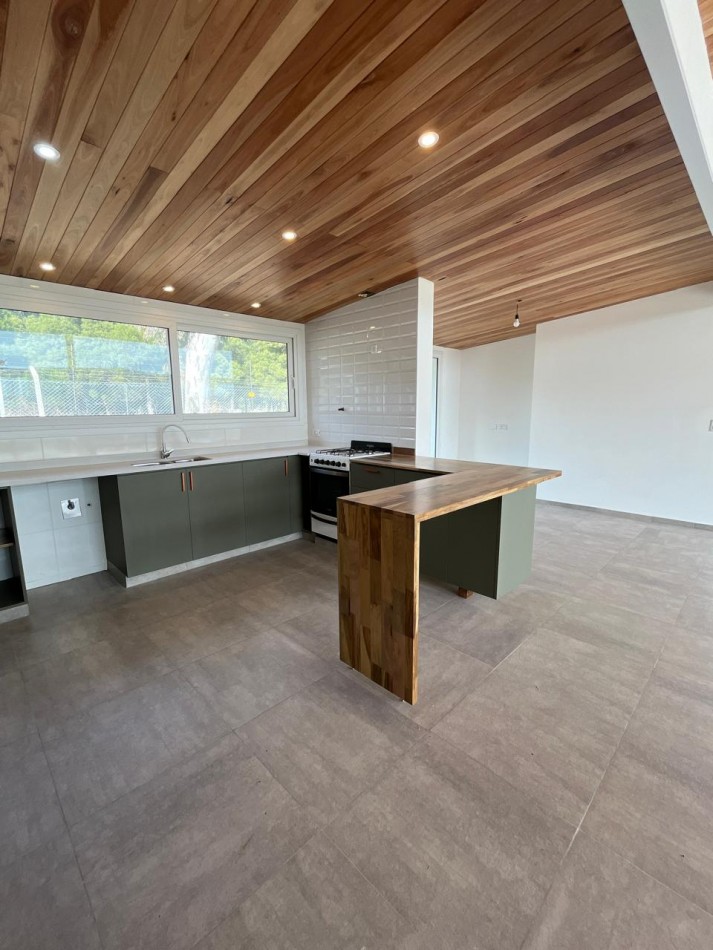 CASA 4 AMBIENTES DE 175 M2 APROX CON QUINCHO EN RUMENCO JOVEN VENDE Y PERMUTA