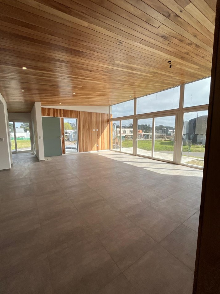 CASA 4 AMBIENTES DE 175 M2 APROX CON QUINCHO EN RUMENCO JOVEN VENDE Y PERMUTA