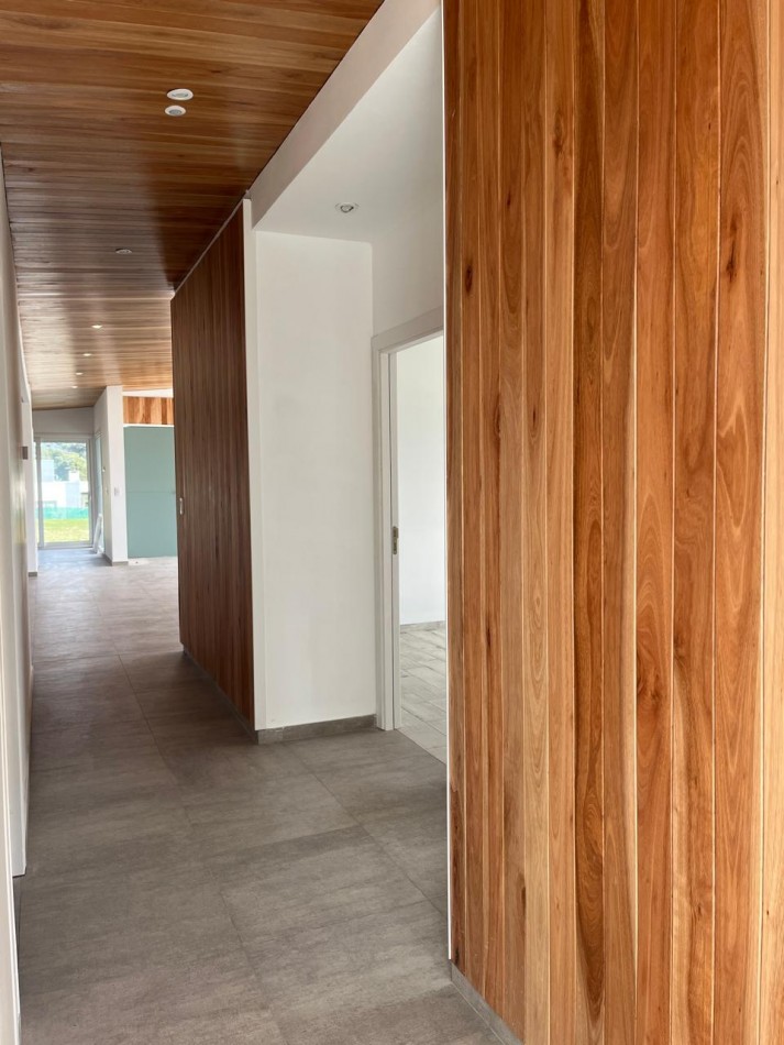 CASA 4 AMBIENTES DE 175 M2 APROX CON QUINCHO EN RUMENCO JOVEN VENDE Y PERMUTA