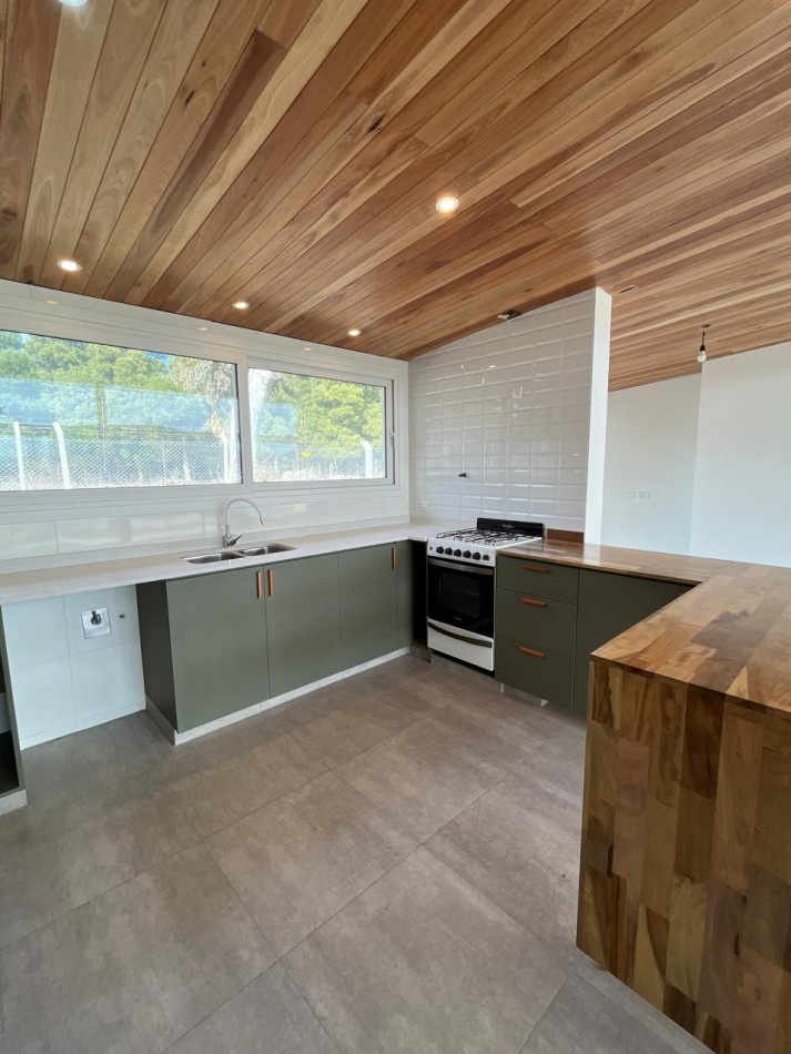 CASA 4 AMBIENTES DE 175 M2 APROX CON QUINCHO EN RUMENCO JOVEN VENDE Y PERMUTA