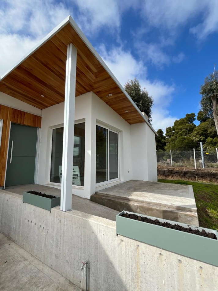 CASA 4 AMBIENTES DE 175 M2 APROX CON QUINCHO EN RUMENCO JOVEN VENDE Y PERMUTA